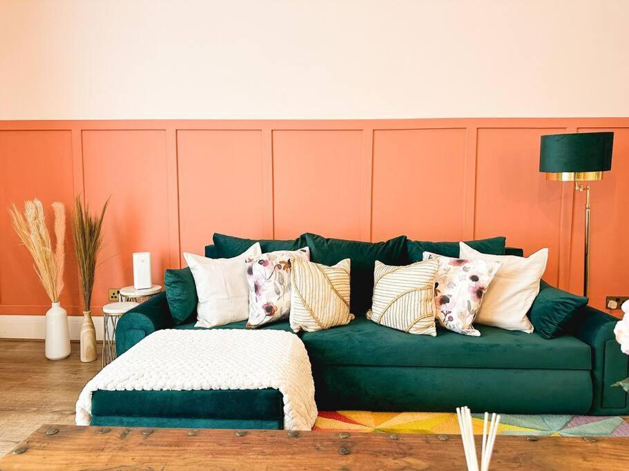 Charming Spacious 2Br Flat Near Station Plus Parking Londres Exterior foto